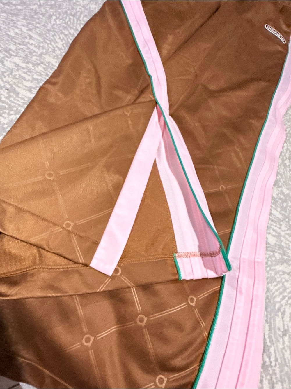 Adidas Originals /// Women’s Retro Luxury TrackSuit - Size Medium *NWT* - Picture 13 of 16